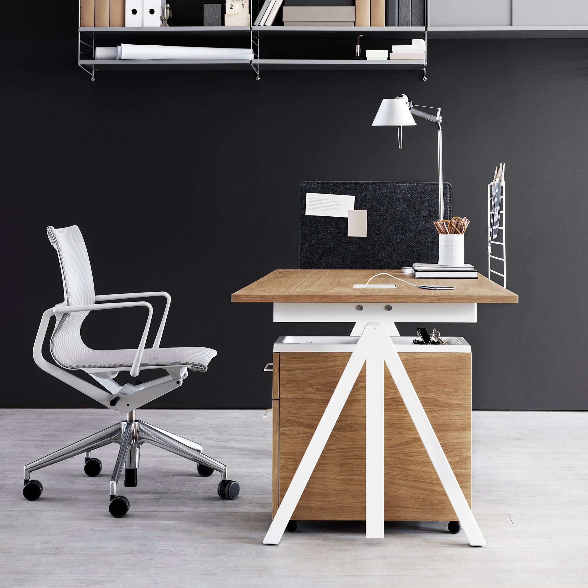 String Works: Height Adjustable Work Desk